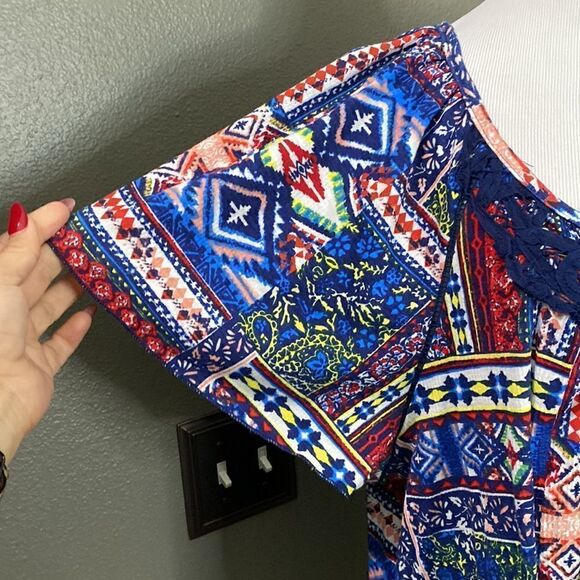 French Laundry Short Sleeve Handkerchief Hem Top Crochet Neckline - Picture 3 of 7